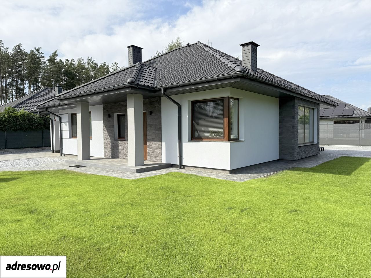 Chotomów, ul. Fiołkowa Dom wolnostojący do zamieszkania - 122 m² - 4 pokoje