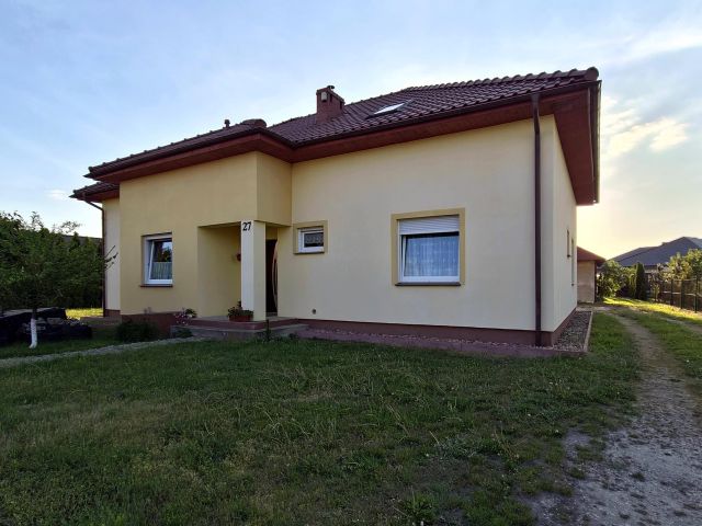dom wolnostojący, 4 pokoje Oława, ul. Sokola. Zdjęcie 1