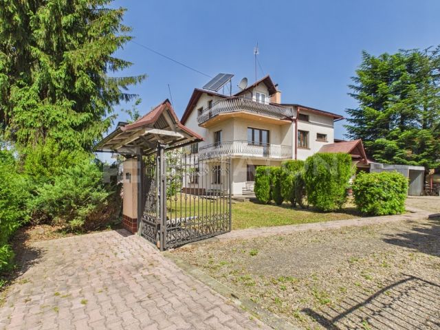 dom wolnostojący, 6 pokoi Krosno, ul. Niepodległości. Zdjęcie 1