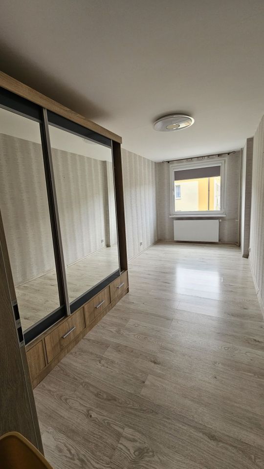 Mieszkanie 3-pokojowe Żary. Zdjęcie 3