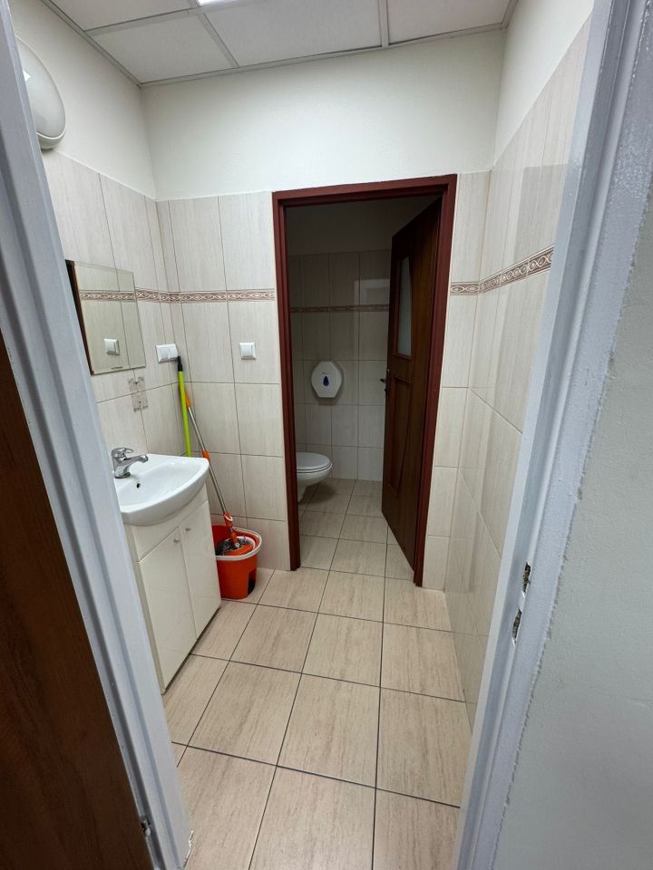 Biuro Jelcz-Laskowice Centrum, ul. Oławska. Zdjęcie 3