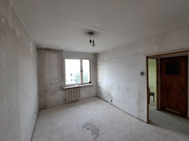 Mieszkanie 3-pokojowe Kraków Czyżyny, os. 2 Pułku Lotniczego. Zdjęcie 1