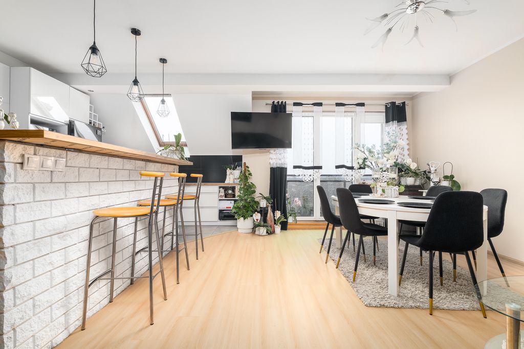 Mieszkanie 4-pokojowe Warzymice. Zdjęcie 3