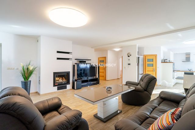 dom wolnostojący, 5 pokoi Łomna. Zdjęcie 38