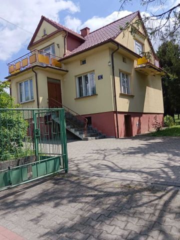 dom wolnostojący Kraków Swoszowice, ul. Józefa i Floriana Sawiczewskich. Zdjęcie 1