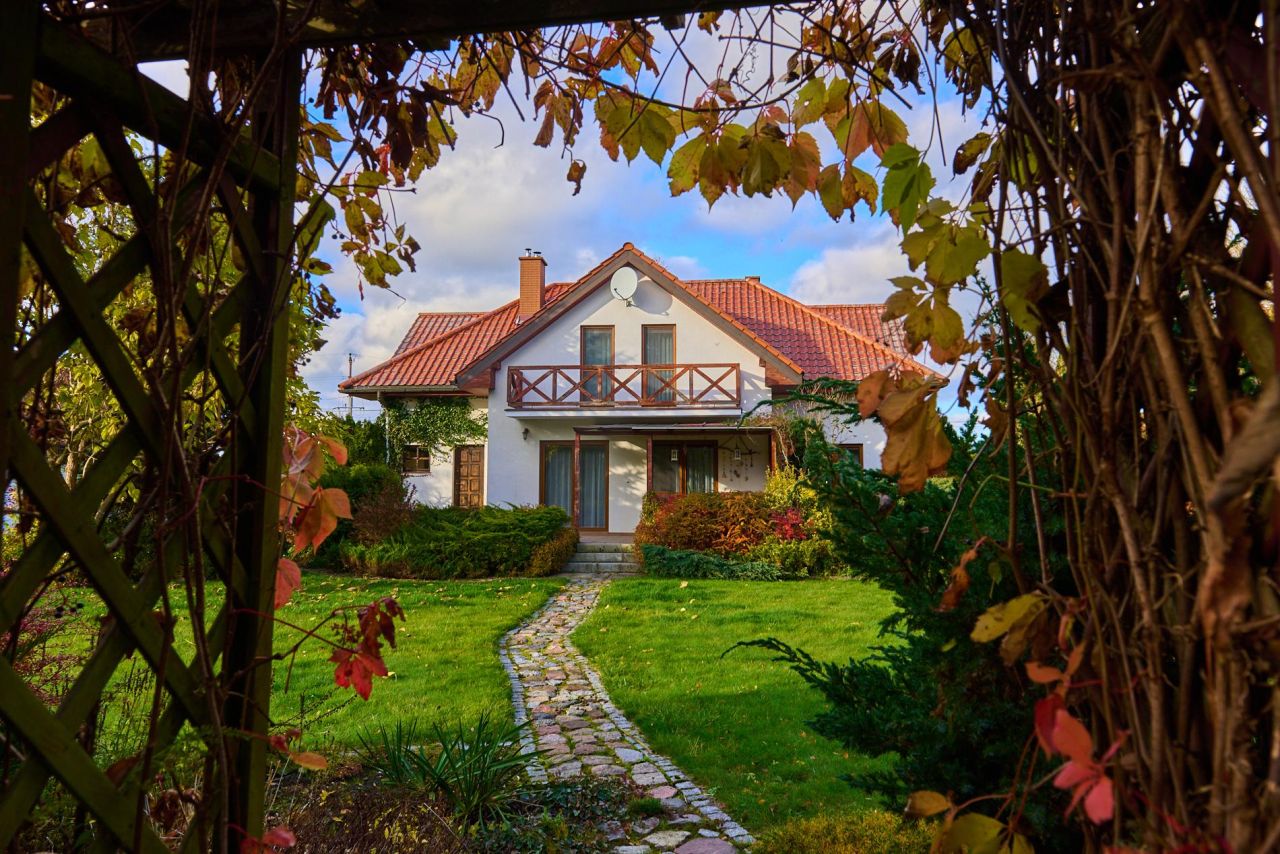 dom wolnostojący, 4 pokoje Rogity