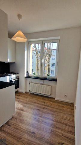 Mieszkanie 2-pokojowe Zabrze, ul. gen. Charlesa de Gaulle'a. Zdjęcie 4