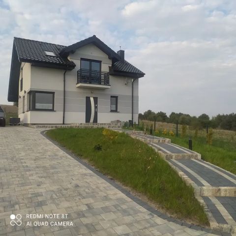 dom wolnostojący, 5 pokoi Biskupice, ul. Szkolna. Zdjęcie 1