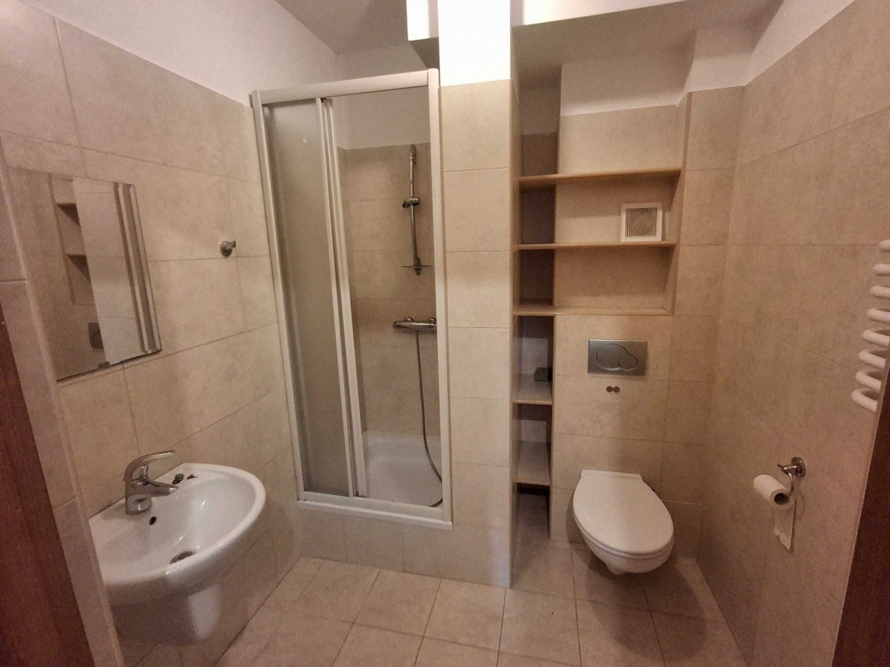 Mieszkanie 4-pokojowe Płoskie. Zdjęcie 4