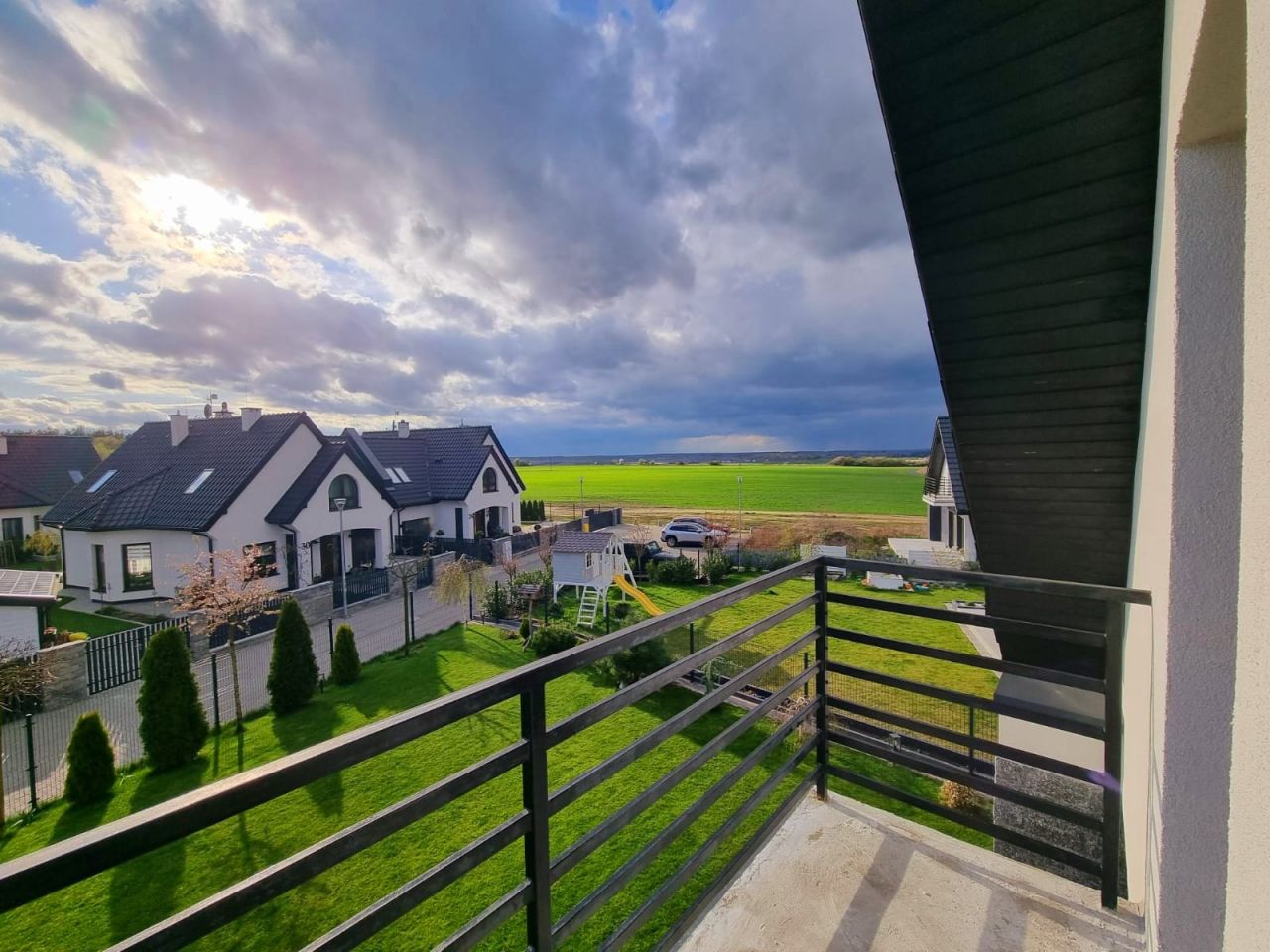 dom wolnostojący, 4 pokoje Bezrzecze, ul. Karmelowa. Zdjęcie 2