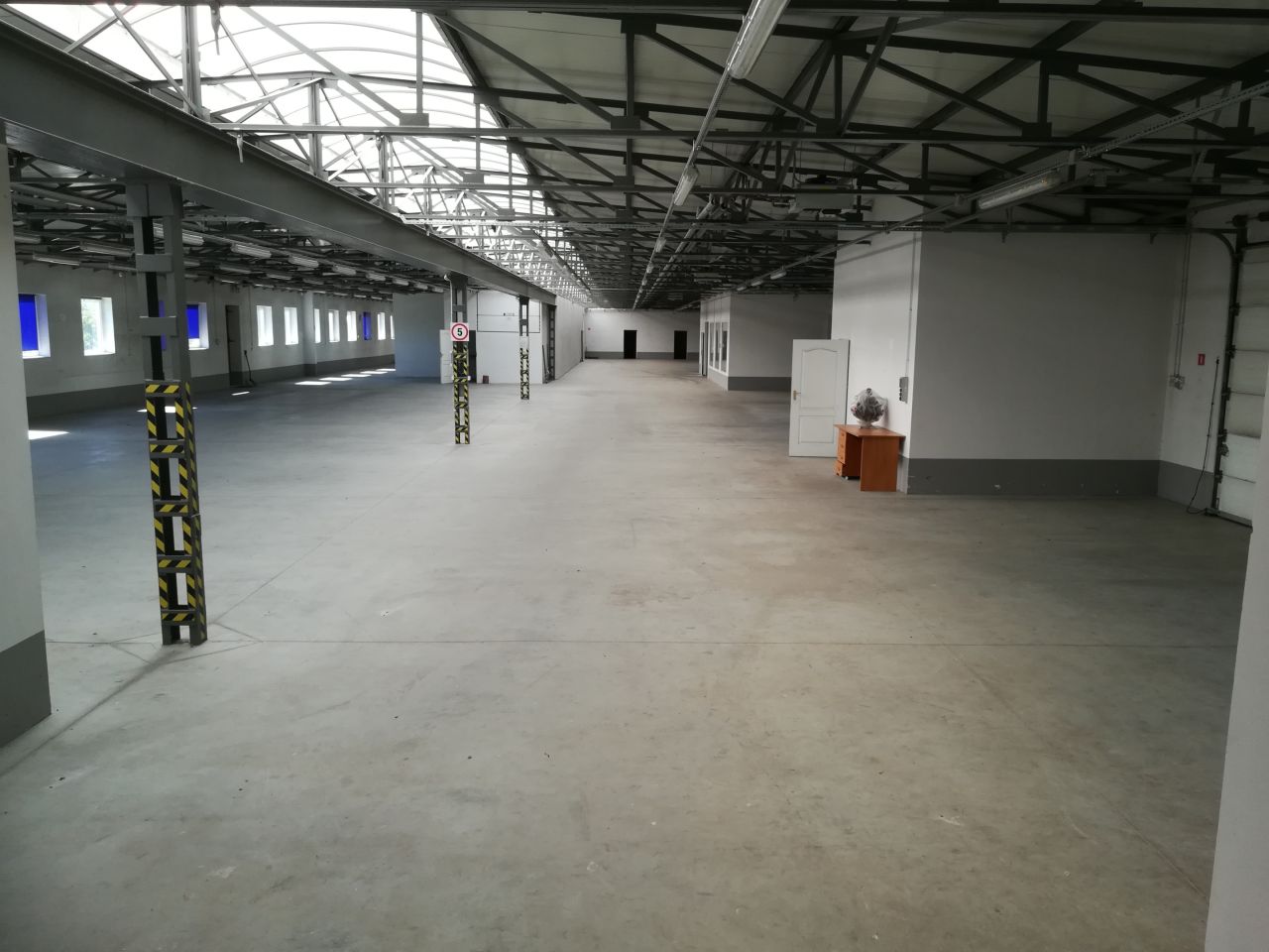 Hala/magazyn Słupia pod Bralinem. Zdjęcie 5