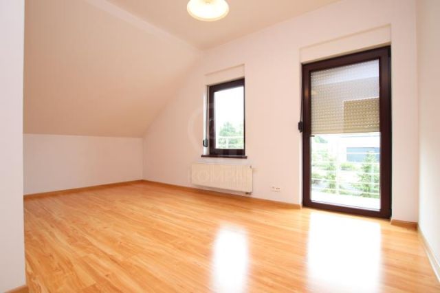 bliźniak, 6 pokoi Karwiany. Zdjęcie 10