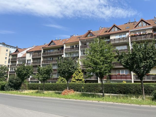 Mieszkanie 3-pokojowe Kraków Kurdwanów, ul. Kordiana. Zdjęcie 1