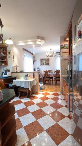 dom wolnostojący, 6 pokoi Złotokłos. Zdjęcie 15