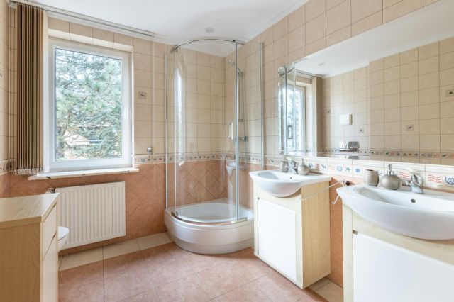 dom wolnostojący, 7 pokoi Chyby, ul. Cisowa. Zdjęcie 11