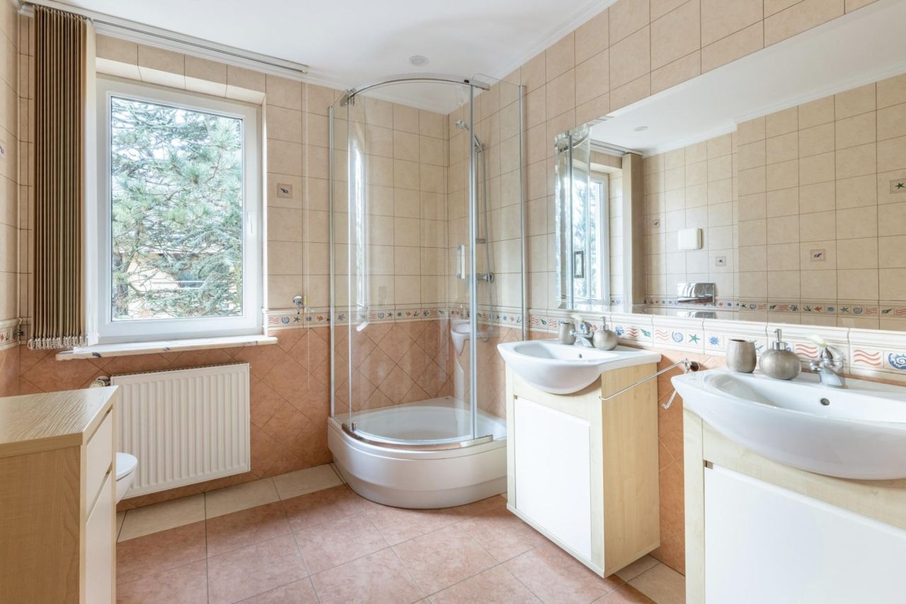 dom wolnostojący, 7 pokoi Chyby, ul. Cisowa. Zdjęcie 11