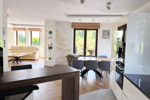 dom wolnostojący, 6 pokoi Rzeszotary, ul. Dworska. Zdjęcie 8