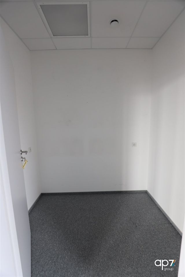 Biuro Kraków Prądnik Czerwony, ul. Pilotów. Zdjęcie 7