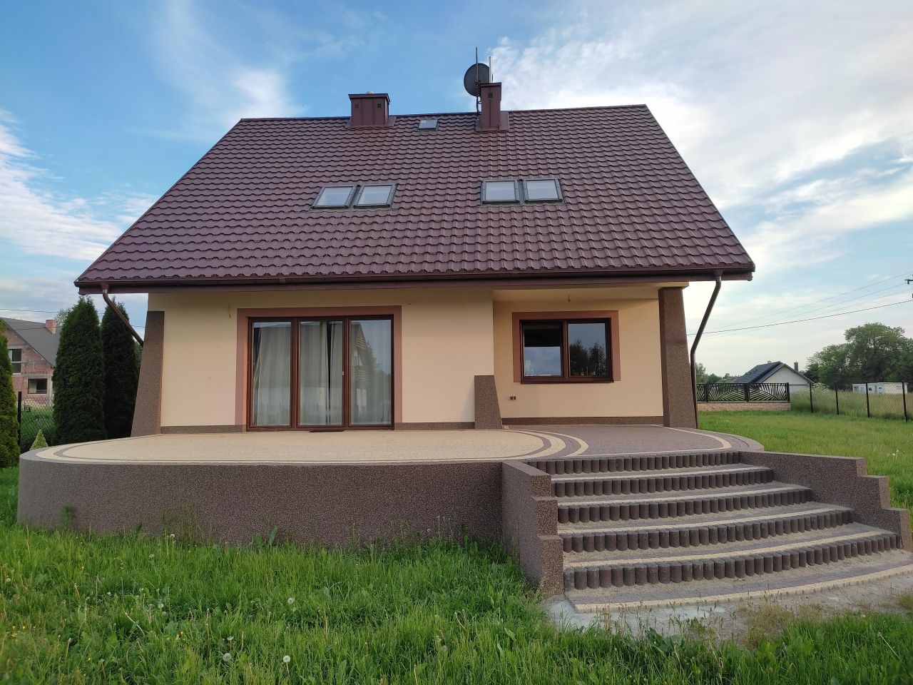 dom wolnostojący, 6 pokoi Mokra Wieś Zalesie. Zdjęcie 1