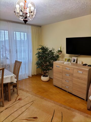Mieszkanie 3-pokojowe Staszów, ul. Hugo Kołłątaja. Zdjęcie 1