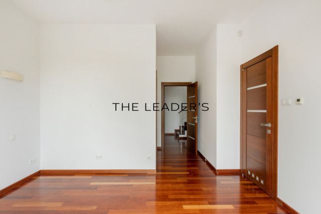 dom wolnostojący, 7 pokoi Bielawa. Zdjęcie 10