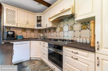 dom wolnostojący, 10 pokoi Zezuj. Zdjęcie 4