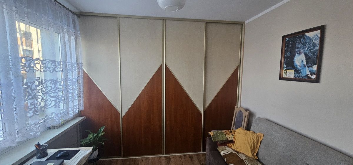 Mieszkanie 3-pokojowe Góra. Zdjęcie 3