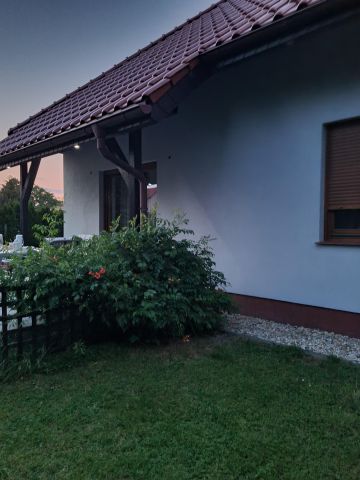 dom wolnostojący, 5 pokoi Stanowice, ul. Liliowa. Zdjęcie 2