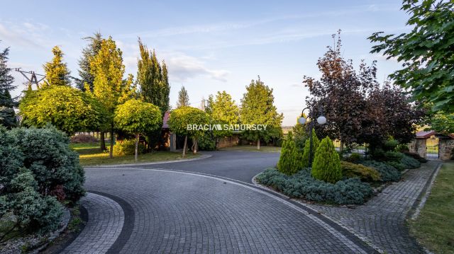 dom wolnostojący, 9 pokoi Trąbki. Zdjęcie 4