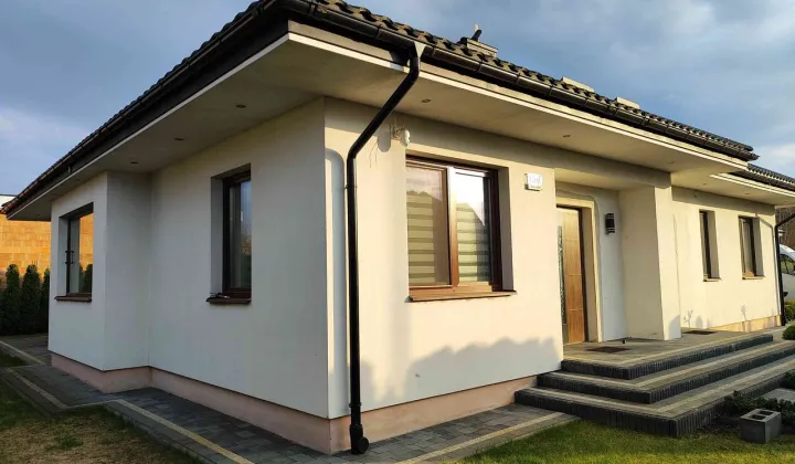 dom wolnostojący, 4 pokoje Korczów