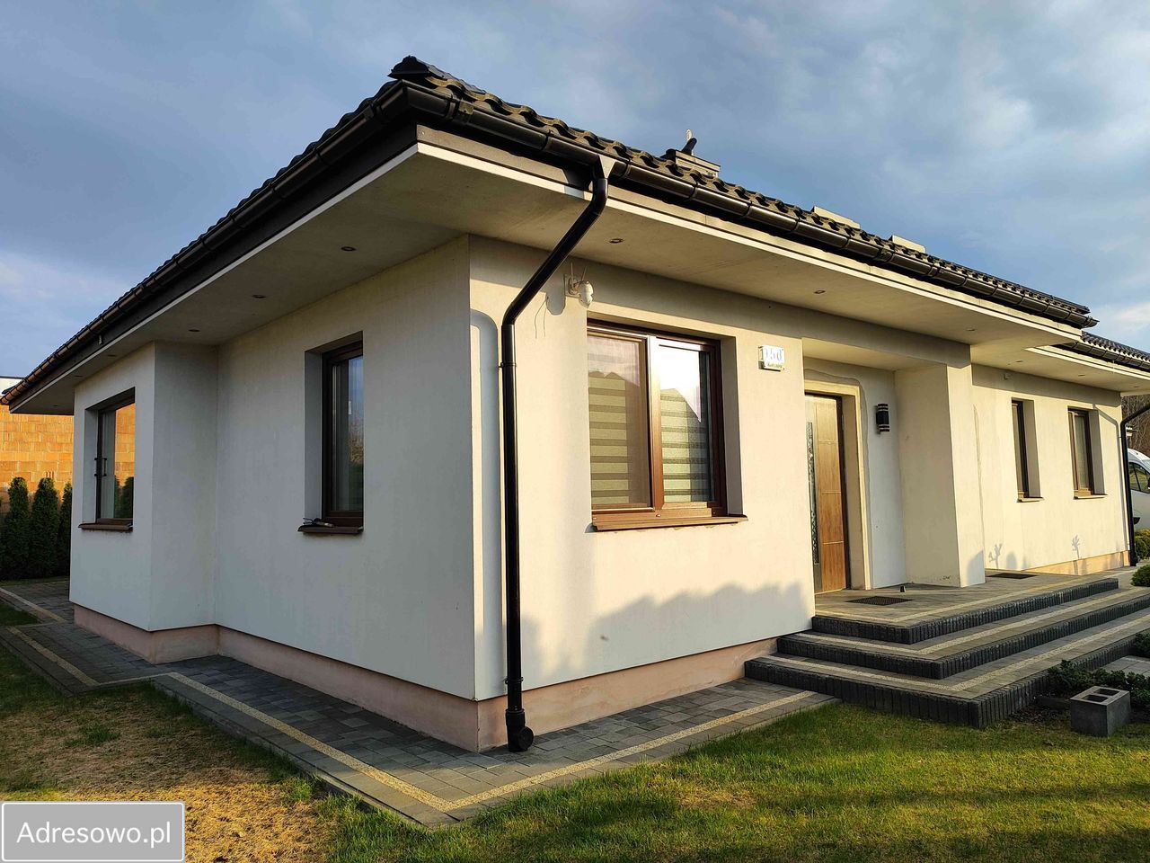 dom wolnostojący, 4 pokoje Korczów. Zdjęcie 1