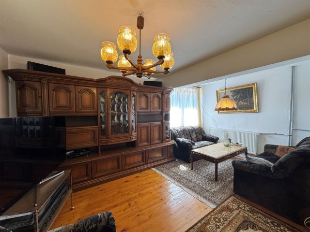 dom wolnostojący, 10 pokoi Berest. Zdjęcie 3