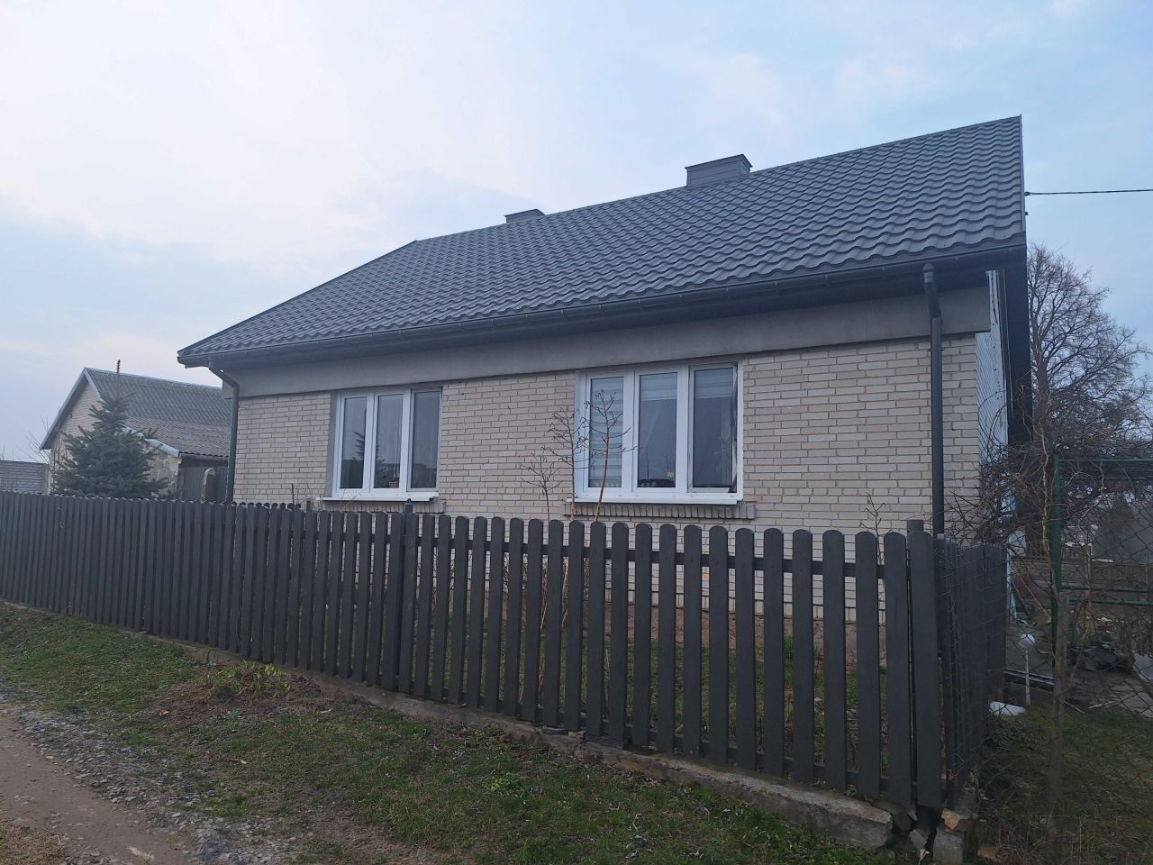 dom wolnostojący, 2 pokoje Ćmielów. Zdjęcie 1