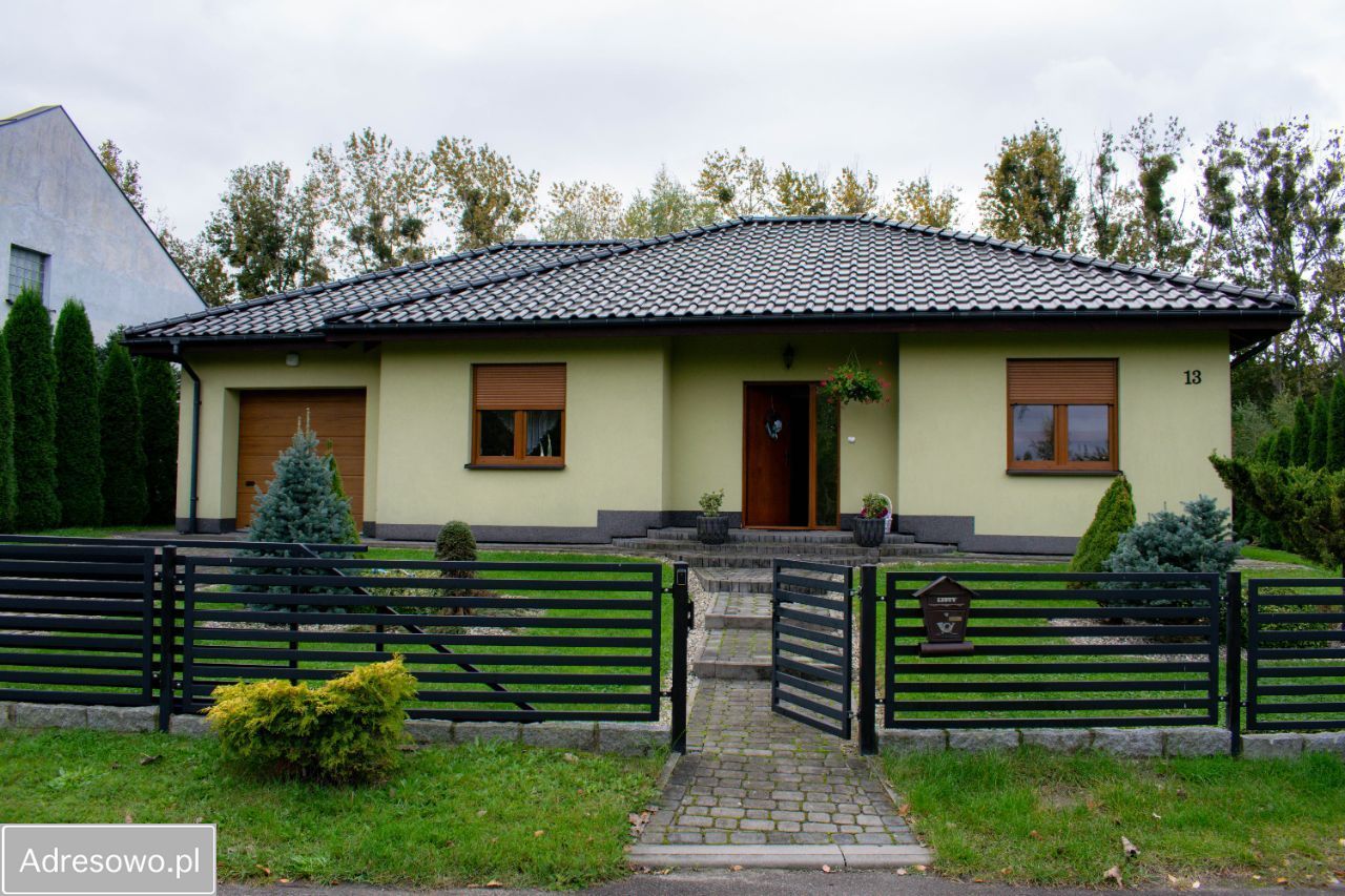 dom wolnostojący, 4 pokoje Nędza, ul. Akacjowa