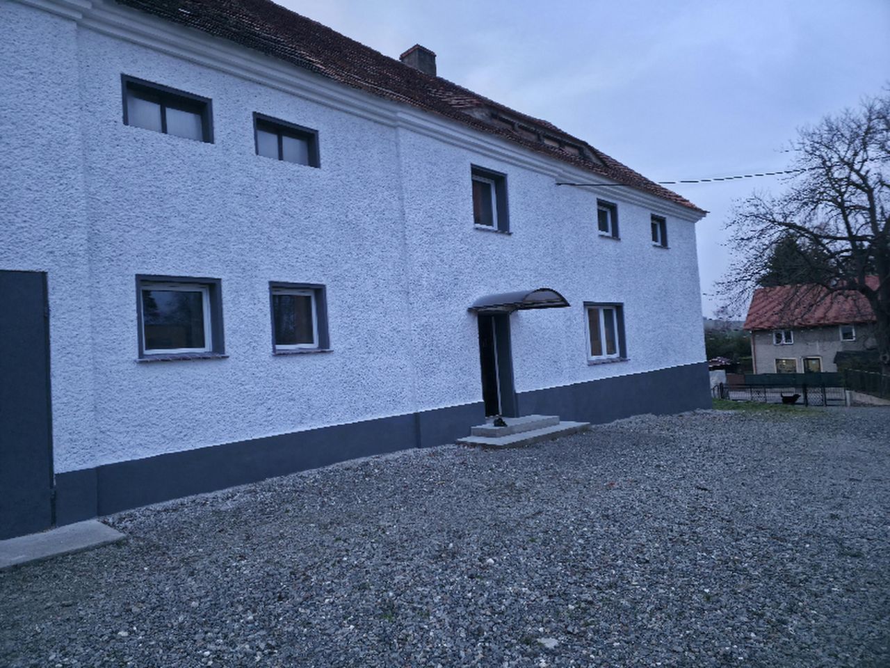 dom wolnostojący, 10 pokoi Stoszowice. Zdjęcie 2