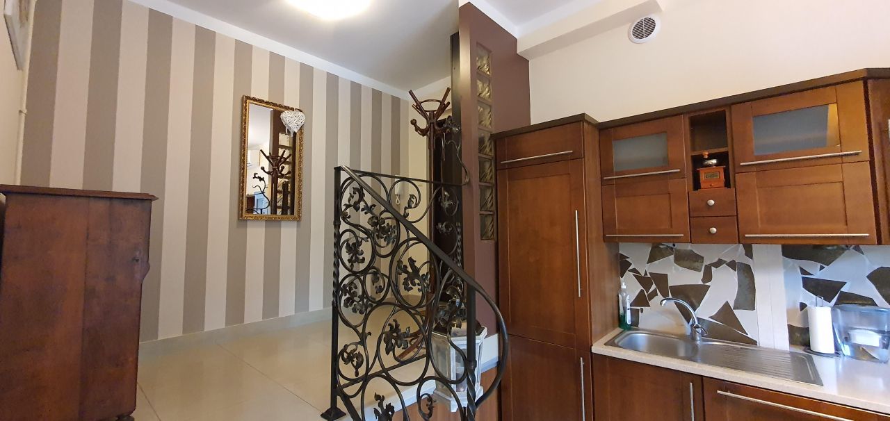 Mieszkanie 4-pokojowe Kudowa-Zdrój Centrum, ul. Zdrojowa. Zdjęcie 2