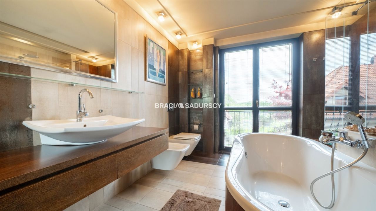 dom wolnostojący, 6 pokoi Bibice, ul. Kwiaty Polne. Zdjęcie 5