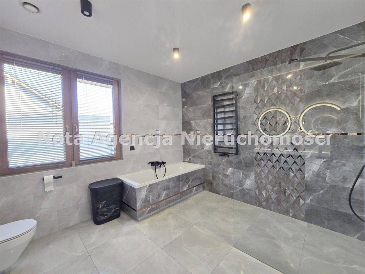 dom wolnostojący, 4 pokoje Jedlina-Zdrój. Zdjęcie 13