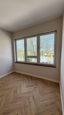 Lokal Grodzisk Mazowiecki Centrum, pl. Króla Zygmunta Starego. Zdjęcie 1