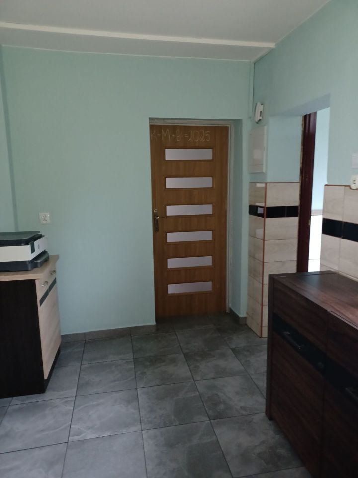 dom wolnostojący, 4 pokoje Cicha Góra. Zdjęcie 3