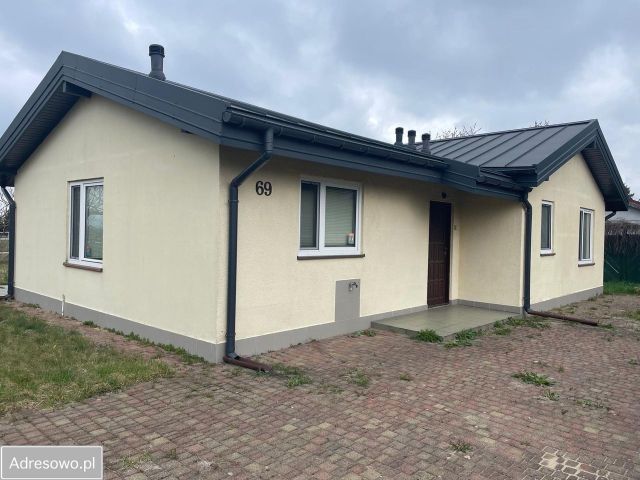 dom wolnostojący, 4 pokoje Popów. Zdjęcie 1