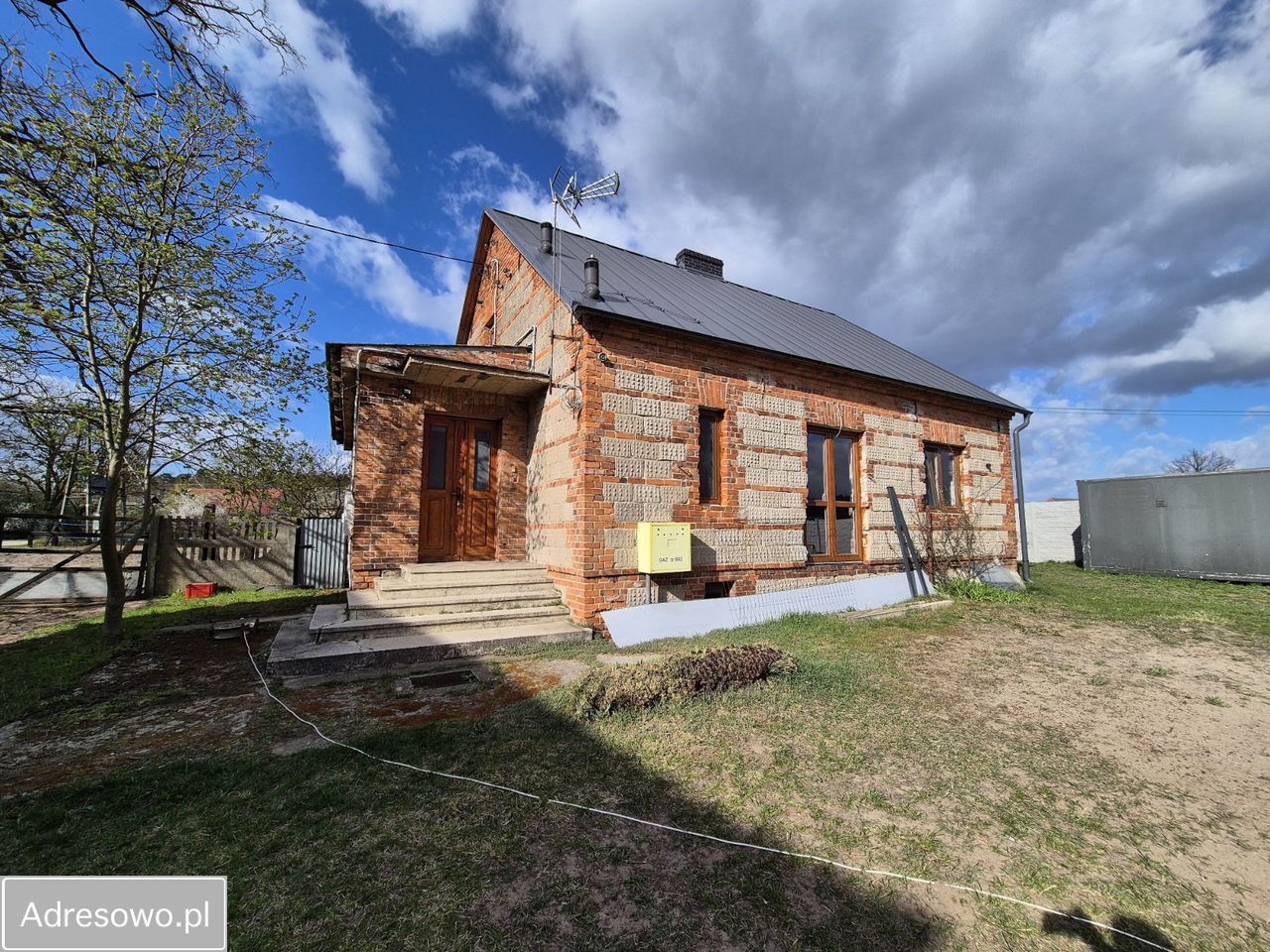 Sowy Dom wolnostojący do zamieszkania - 145 m² - 3 pokoje