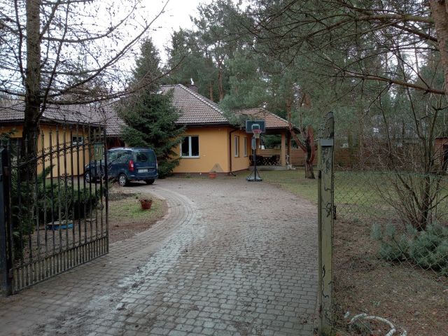 dom wolnostojący, 4 pokoje Rosanów, ul. Wesoła. Zdjęcie 1