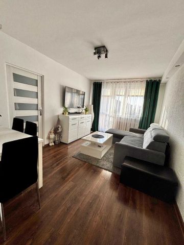 Mieszkanie 3-pokojowe Darłowo Centrum, ul. Stanisława Wyspiańskiego. Zdjęcie 1