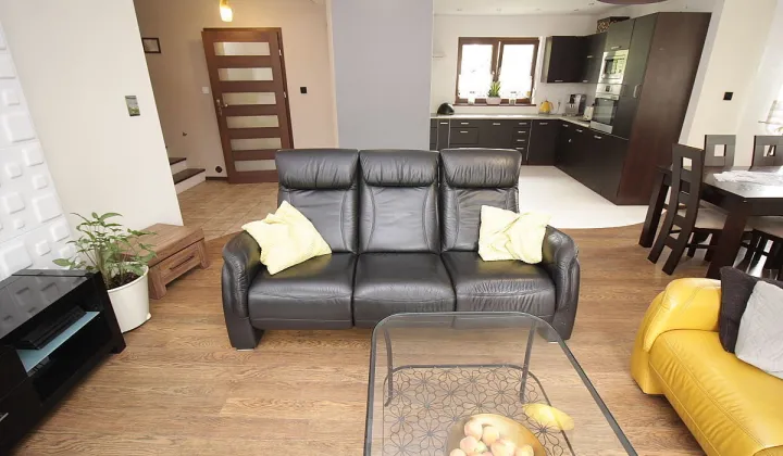 dom wolnostojący, 5 pokoi Promnice, ul. Brzozowa