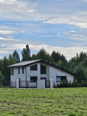 dom wolnostojący, 4 pokoje Skrzynka. Zdjęcie 1