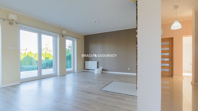 bliźniak, 6 pokoi Wola Luborzycka. Zdjęcie 24