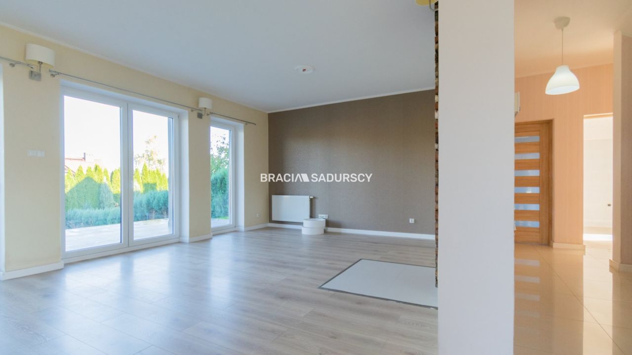 bliźniak, 6 pokoi Wola Luborzycka. Zdjęcie 24