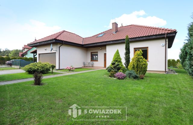 dom wolnostojący, 5 pokoi Szczecinek, ul. Marii Dąbrowskiej. Zdjęcie 1