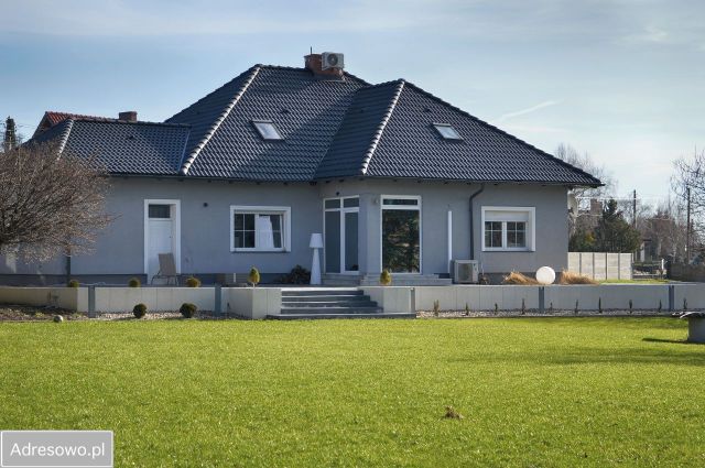 dom wolnostojący, 6 pokoi Otmuchów, ul. Szafirowa. Zdjęcie 1